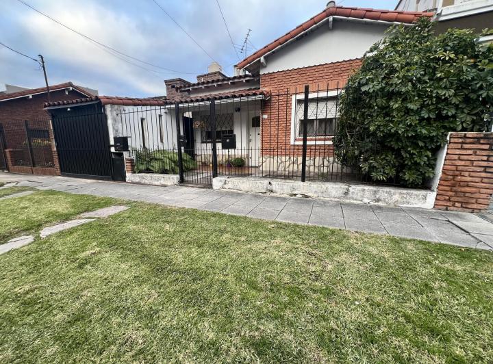 Casa · 90m² · 3 Ambientes · 2 Cocheras