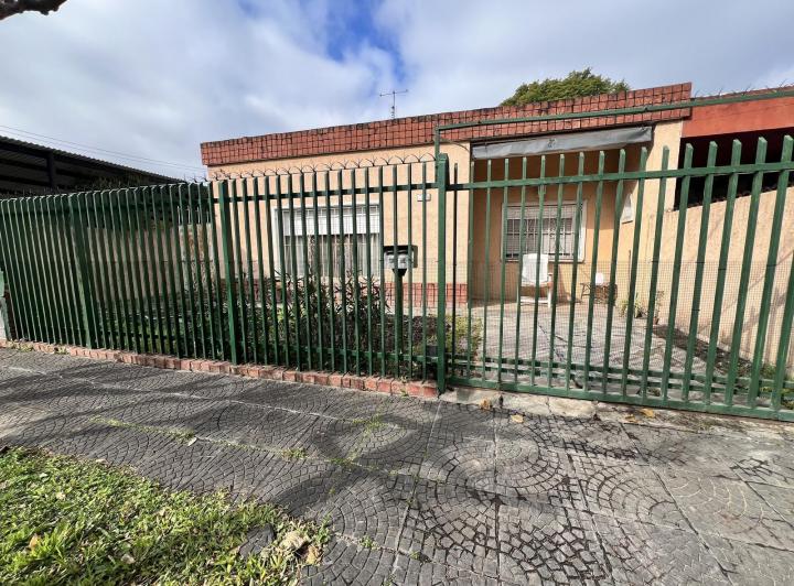 Casa · 220m² · 5 Ambientes · 1 Cochera