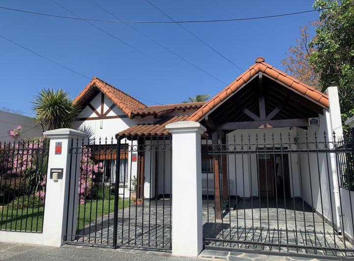 Casa · 229m² · 4 Ambientes · 2 Cocheras