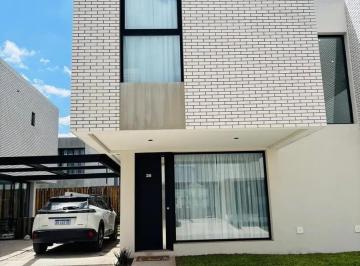 Casa · 135m² · 4 Ambientes · Casa 4 Ambientes con 2 Cocheras en Alquiler Amoblado - Bosques de Champagnat Canning