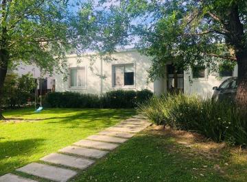 Casa · 180m² · 4 Ambientes · Alquiler Temporal Para Las Fiestas en La Comarca