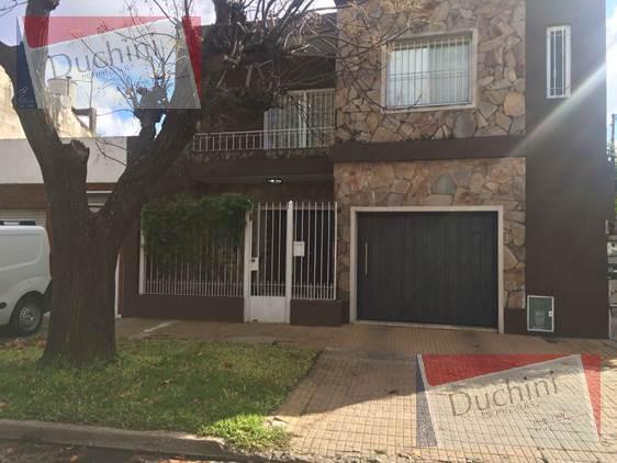 Casa · 245m² · 5 Ambientes · 2 Cocheras