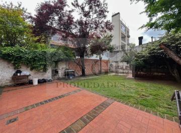 Casa · 152m² · 5 Ambientes · 1 Cochera · Casa Sobre Lote Propio de 8,66x27 con Cochera y Gran Jardin