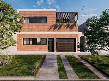 Casa · 200m² · 8 Ambientes · 1 Cochera · Casa Hecha a Nueva - Alberdi Al 5400