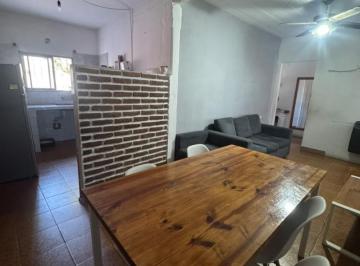 Casa · 320m² · 5 Ambientes · 1 Cochera · Casa Multifamiliar - con Local