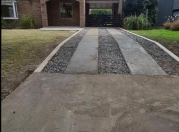 Casa de 6 ambientes, · Casa de 650 m² con 3 Dorm. en Alquiler en San Isidro