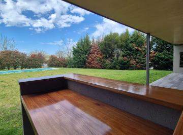 Casa · 195m² · 6 Ambientes · 4 Cocheras · Alquiler Casa Renovada Jardin Piscina en Canton Islas