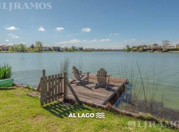 Casa · 300m² · 8 Ambientes · Casa a La Laguna con 3 Dorm. en Alquiler Temporario en Santa Bárbara