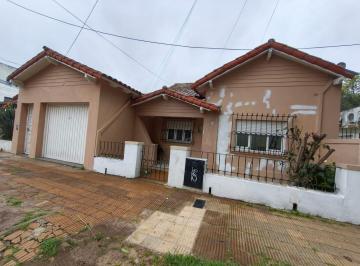 Casa · 130m² · 4 Ambientes · 1 Cochera · Alquiler de Casa en San Miguel Centro