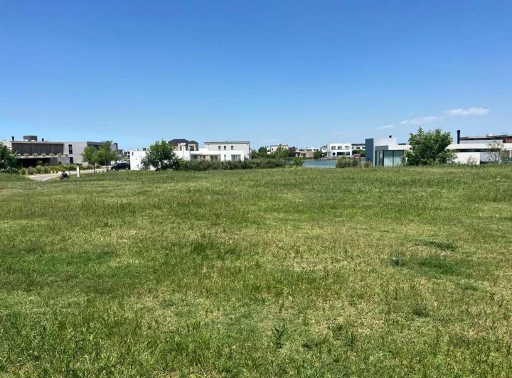 Terreno · 840m²