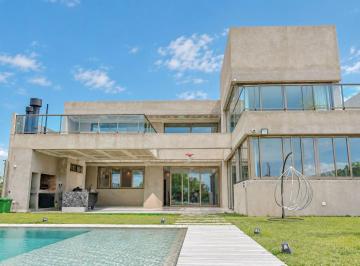 Casa · 500m² · 6 Ambientes · 2 Cocheras · Moderna Casa de Categoría y Gran Pileta, Paraná