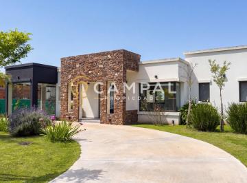 Casa · 173m² · 5 Ambientes · Casa en Venta en La Cesarina, General Rodríguez, G. B. a. Zona Oeste