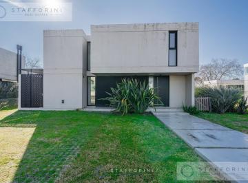 Casa · 202m² · 4 Ambientes · 2 Cocheras · Espectacular Casa de Diseño en Venta y Alquiler - Greenville Polo