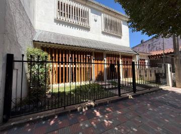 Casa · 215m² · 8 Ambientes · 1 Cochera · Vende Casa 3 Dorm 3 Baños Empalme