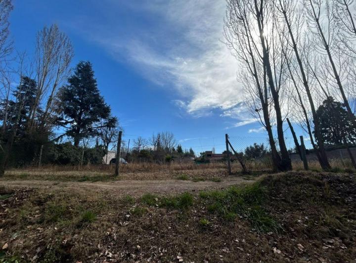 Terreno · 869m²