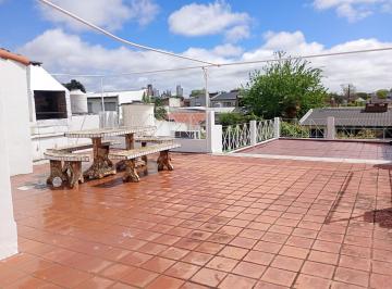 PH · 70m² · 4 Ambientes · 1 Cochera · Alquiler PH Tipo Casa 4 Amb. Pa