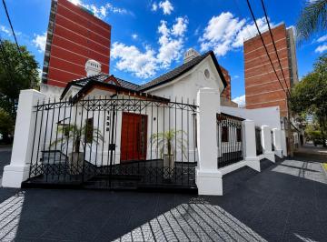 Casa · 236m² · 7 Ambientes · 2 Cocheras · Casa - Echesortu