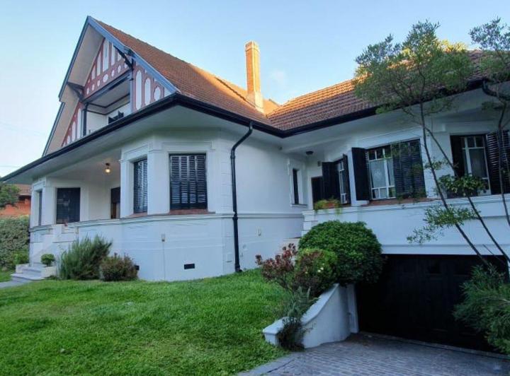 Casa · 350m² · 4 Ambientes · 1 Cochera
