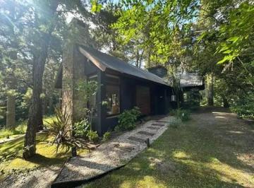 Casa · 85m² · 4 Ambientes · 1 Cochera · Casa en Alquiler Los Chichos