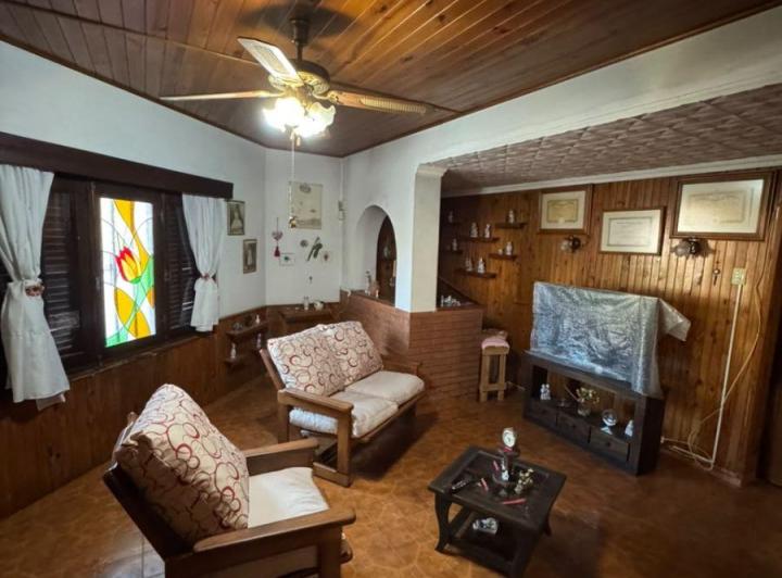 Casa · 186m² · 7 Ambientes · 1 Cochera