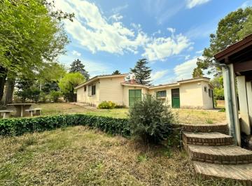 Casa · 142m² · 9 Ambientes · 1 Cochera · Venta Casa Esquina 3 Dorm con Quincho Mina Clavero