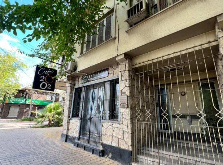 Casa · 290m² · 8 Ambientes · 1 Cochera