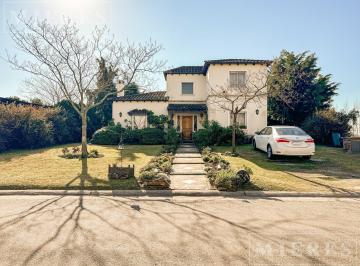 Casa · 120m² · 4 Ambientes · 2 Cocheras · Alquiler de Verano en El Barrio San Marco, Villa Nueva.
