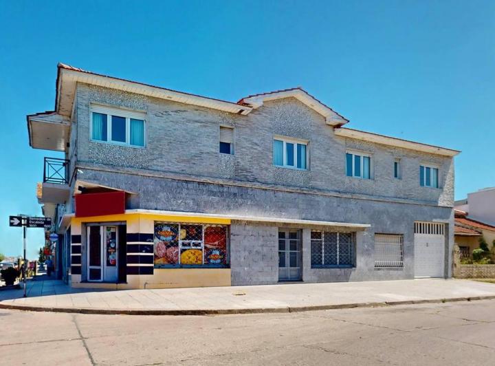 Casa · 182m² · 4 Dormitorios · 1 Cochera