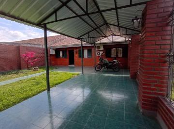 Casa · 160m² · 7 Ambientes · 1 Cochera · Alquiler de Casa de 3 Dorm. en B° Santa Ana 1, Salta Capital