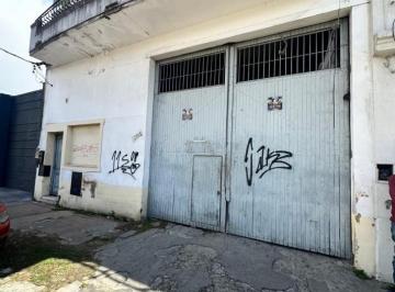 Bodega-Galpón · 700m² · Galpon en Alquiler 700 m² en Dos Plantas - Av Viamonte y Farrel - Lanus