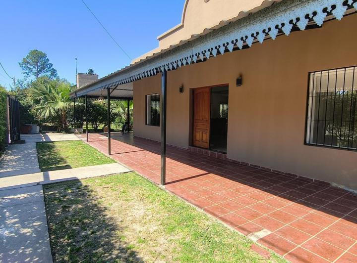 Casa · 212m² · 7 Ambientes · 3 Cocheras