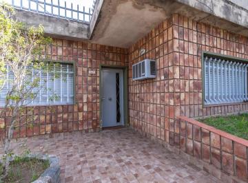 Casa · 139m² · 6 Ambientes · 1 Cochera · Venta - Casa de Tres Dorm. + Comodin con Patio y Cochera - Barrio Matheu