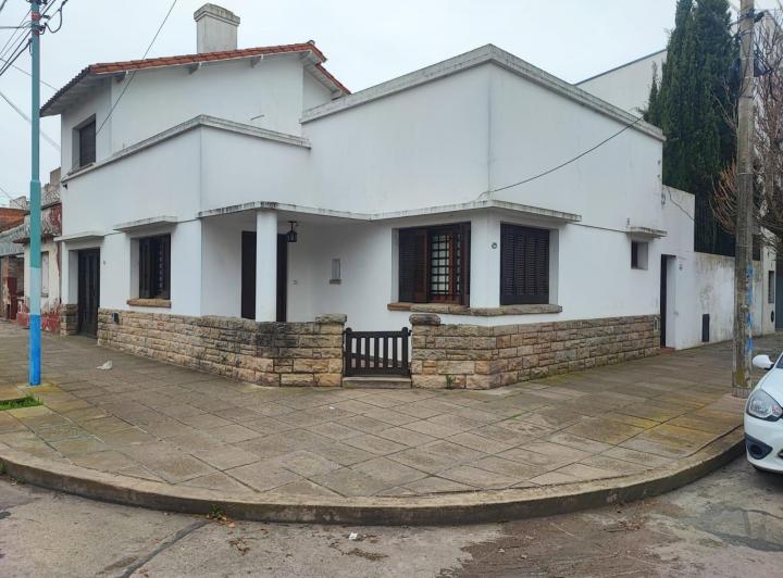Casa · 140m² · 3 Ambientes · 1 Cochera