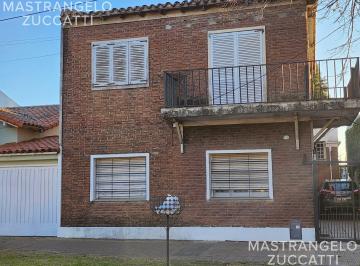 PH · 50m² · 2 Ambientes · PH en Pb con Patio Cubierto