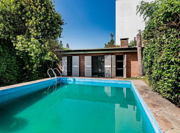 Casa · 256m² · 7 Ambientes · 2 Cocheras