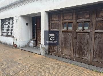 Casa · 220m² · 4 Ambientes · 1 Cochera · Venta Casa 4 Ambientes en Caseros