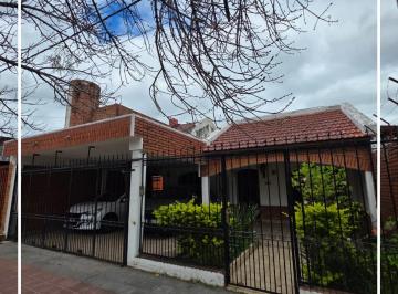Casa de 6 ambientes, Resistencia · Alquiler: Amplia Casa con Pileta y Oficina - Santa María de Oro 1055