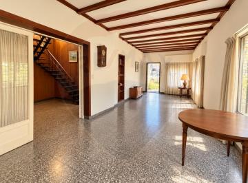 Casa · 213m² · 4 Ambientes · 2 Cocheras · Venta Casa Villa Adelina 4 Amb Lote Propio Jardin