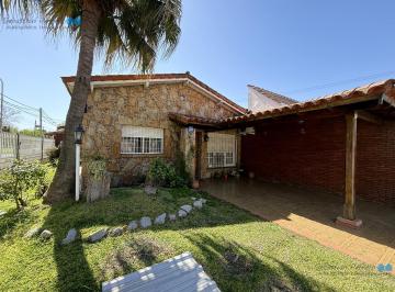Casa · 178m² · 4 Ambientes · 3 Cocheras · Venta Casa de 4 Ambientes en Villa Luzuriaga Apto Credito