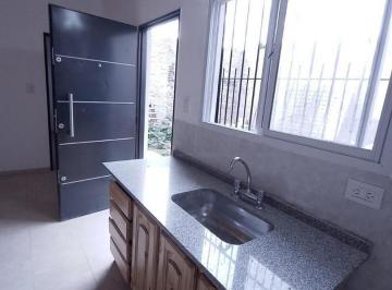 Casa · 40m² · 2 Ambientes · PH Al Fondo - 1 Dormitorio - Patio y Jardin.