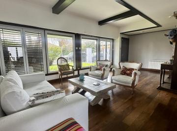 Casa · 200m² · 4 Ambientes · 2 Cocheras · Impecable Chalet Zona Guemes - No Se Aceptan Jóvenes
