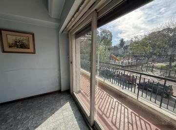 Departamento · 83m² · 4 Ambientes · 1 Cochera · Departamento de 4 Ambientes Frente a La Plaza de Villa del Parque, a Refaccionar