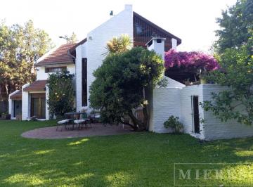 Casa · 308m² · 3 Dormitorios · 2 Cocheras · Casa en Alquiler de Temporada en Lomas de San Isidro