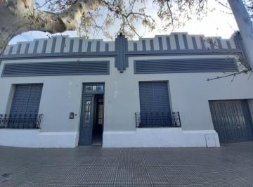 Casa · 302m² · 4 Ambientes · 1 Cochera · Casa en Alquiler Comercial o Permanente en Calle Belgrano, San Rafael | Cumbrein