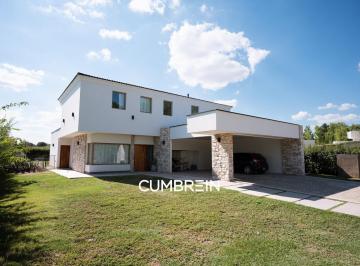 Casa · 310m² · 5 Ambientes · 2 Cocheras · Exclusiva Casa en Venta en Nevado Golf - San Rafael, Mendoza