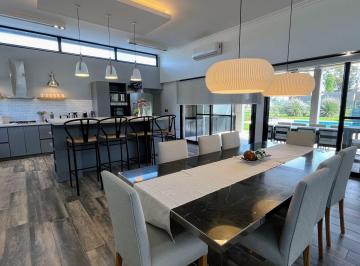 Casa · 274m² · 5 Ambientes · 2 Cocheras · Venta Casa 5 Amb Santa Inés Luján con Pileta