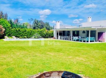 Casa · 220m² · 4 Ambientes · 1 Cochera · Alquiler Temporal en Villaniueva 3 Dorm, Play, Gran Parque y Piscina! Disponible Febrero 2026