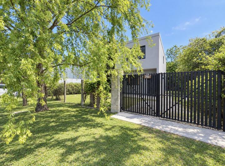 Casa · 81m² · 3 Ambientes · 3 Cocheras