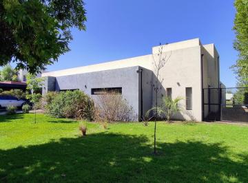Casa · 293m² · 5 Ambientes · 4 Cocheras · Casa en Venta con Renta en Haras Santa Maria.