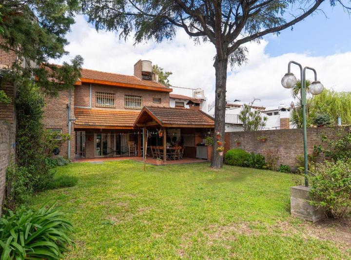 Casa · 116m² · 4 Ambientes · 2 Cocheras